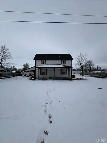 $229,000 | 512 East Walnut Street, Perry, MO 63462