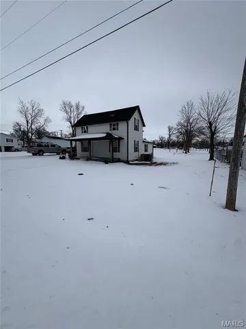 $229,000 | 512 East Walnut Street, Perry, MO 63462