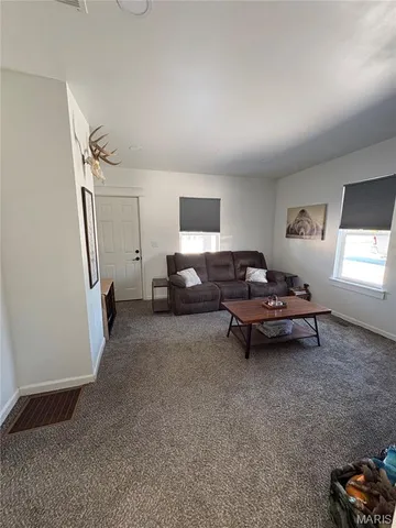 $229,000 | 512 East Walnut Street, Perry, MO 63462