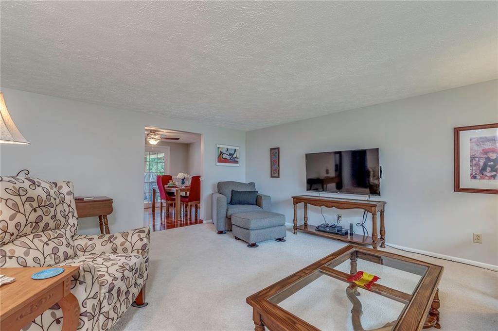 274 Shafer Road Moon Township, PA 15108 - Photo 4 of 25 Gallery Image 4