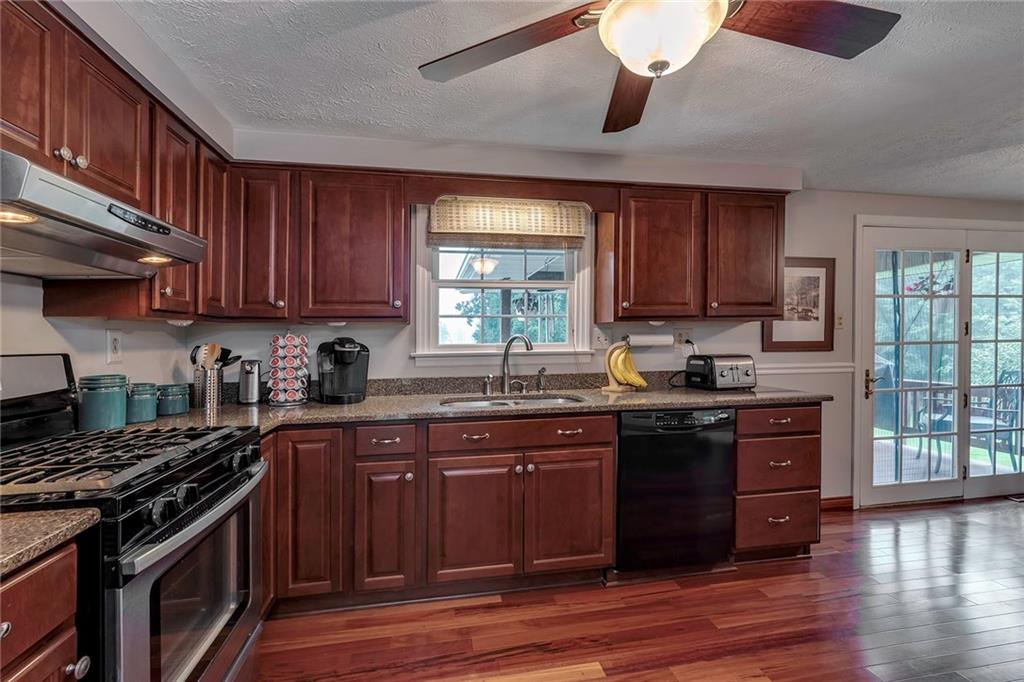 274 Shafer Road Moon Township, PA 15108 - Photo 6 of 25 Gallery Image 6