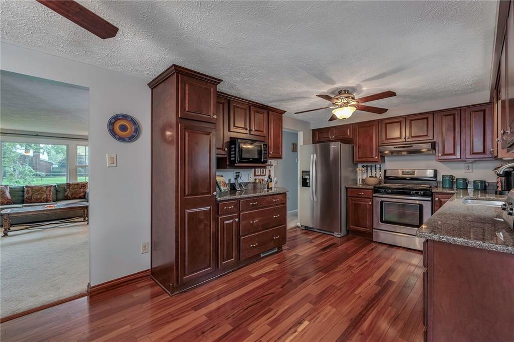 274 Shafer Road Moon Township, PA 15108 - Photo 8 of 25 Gallery Image 8