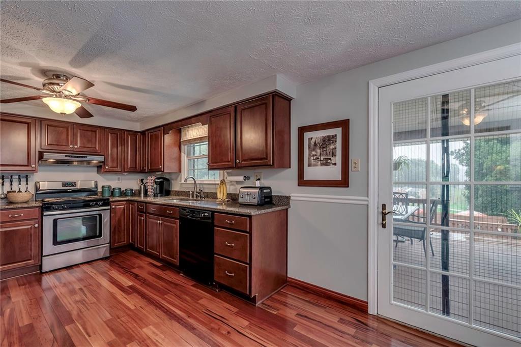 274 Shafer Road Moon Township, PA 15108 - Photo 9 of 25 Gallery Image 9