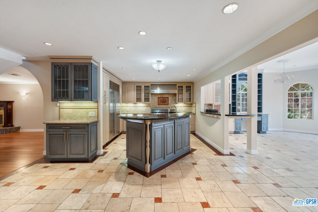 3290 Malcolm Avenue Los Angeles, CA 90034 - Photo 13 of 58