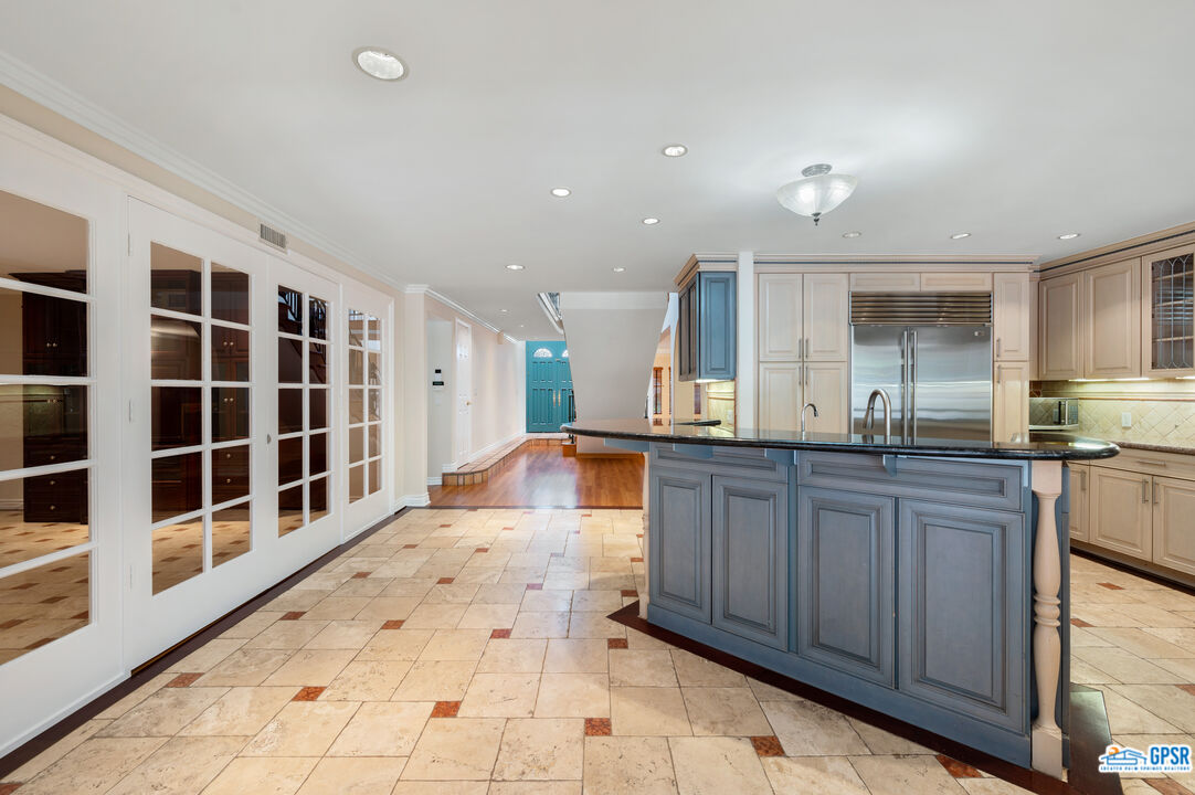 3290 Malcolm Avenue Los Angeles, CA 90034 - Photo 15 of 58 a large kitchen with granite countertop a stove a sink and a granite counter tops