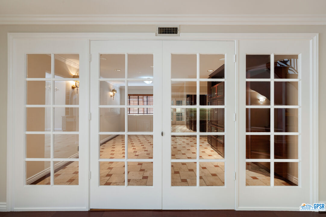 3290 Malcolm Avenue Los Angeles, CA 90034 - Photo 17 of 58 a view of a window