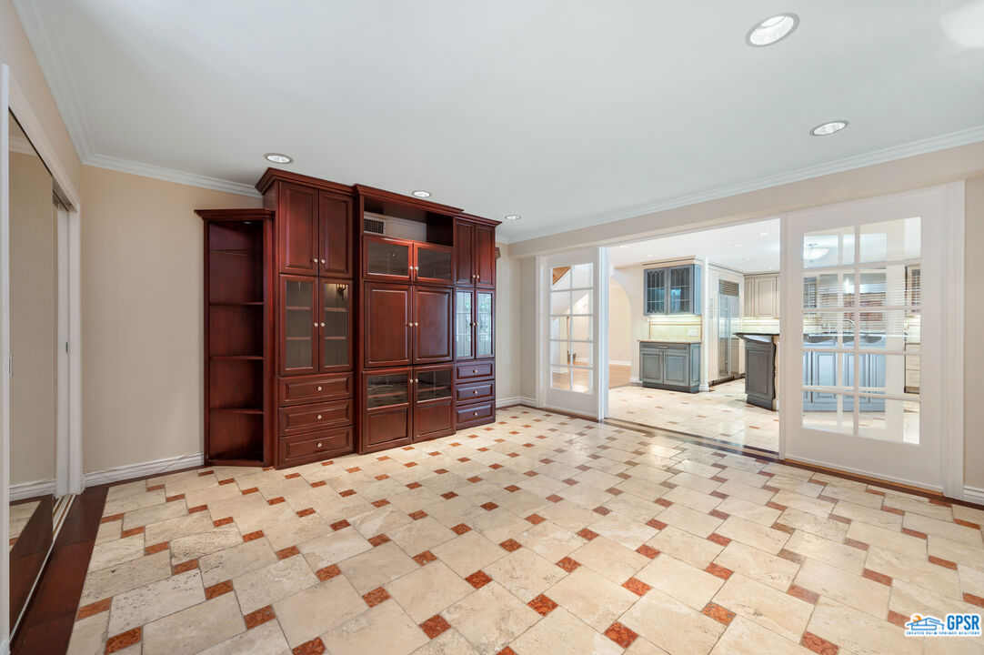 3290 Malcolm Avenue Los Angeles, CA 90034 - Photo 19 of 58 a bedroom with a bed and a large window