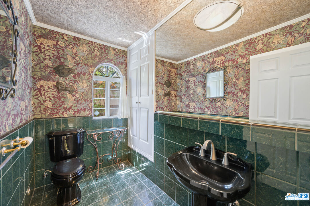 3290 Malcolm Avenue Los Angeles, CA 90034 - Photo 26 of 58 a bathroom with a sink a mirror and a toilet