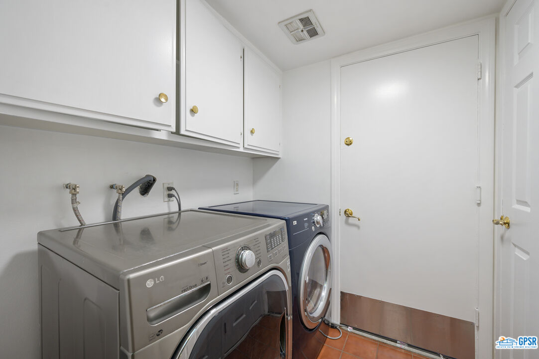 3290 Malcolm Avenue Los Angeles, CA 90034 - Photo 27 of 58 a utility room with dryer and washer
