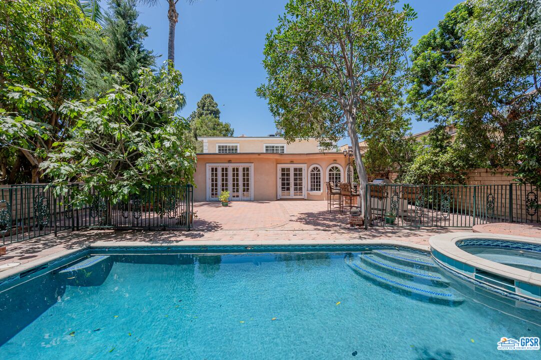 3290 Malcolm Avenue Los Angeles, CA 90034 - Photo 54 of 58 a view of a house with pool and sitting area