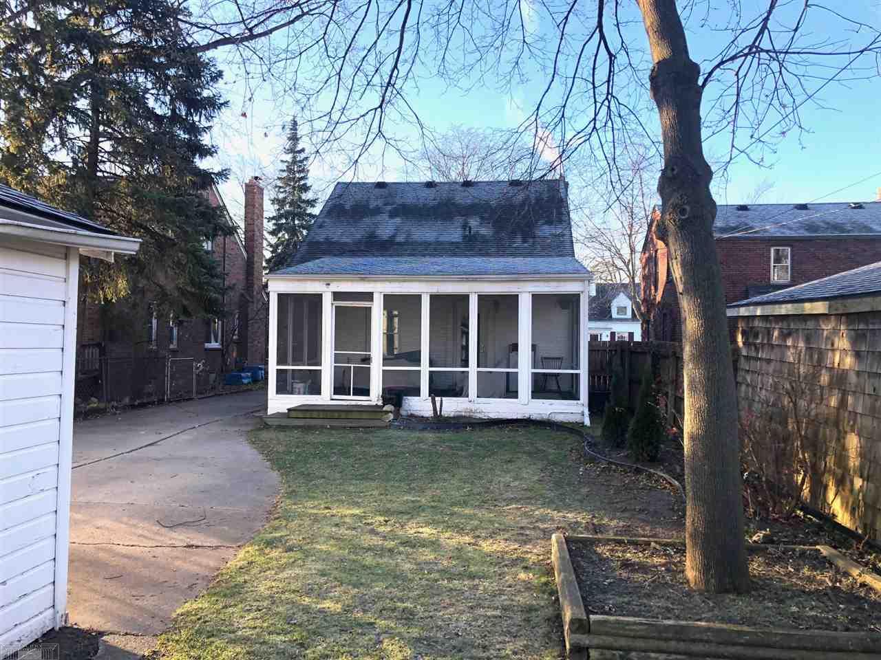 1386 Hampton Road Grosse Pointe Woods, MI 48236 - Photo 4 of 14