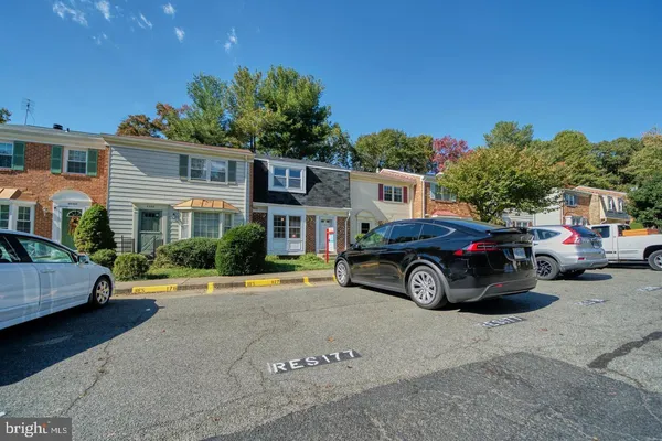 $2,800 | 4936 McFarland Drive, Fairfax, VA 22032