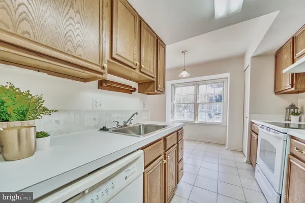 $2,800 | 4936 McFarland Drive, Fairfax, VA 22032