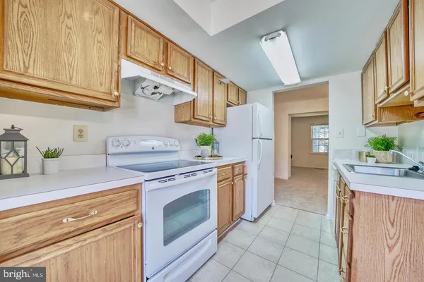 $2,800 | 4936 McFarland Drive, Fairfax, VA 22032