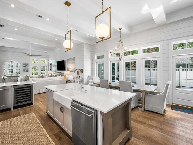 a large kitchen with kitchen island a large island in it