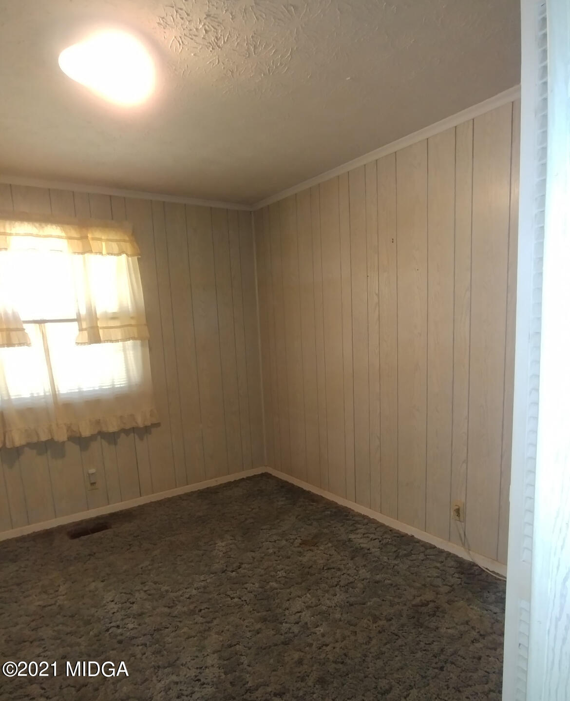 7325 Nowell Road South Macon, GA 31216 - Photo 7 of 18 an empty room with a window