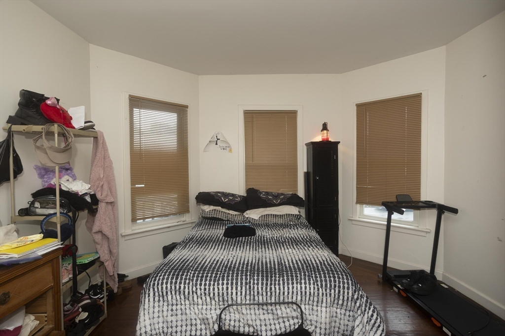 10 Monroe Street Springfield, MA 01109 - Photo 3 of 36