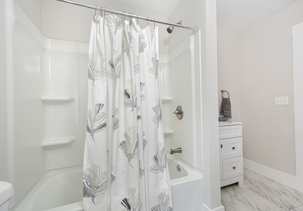 29 Maple Street, Unit 2 Uxbridge, MA 01569 - Photo 17 of 31 Gallery Image 17