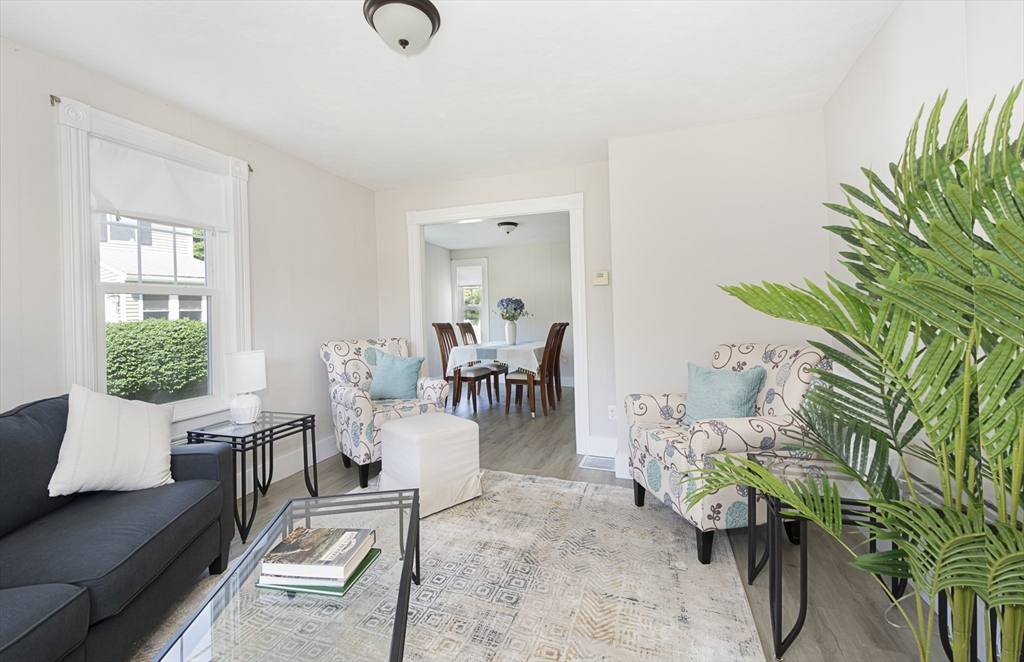 29 Maple Street, Unit 2 Uxbridge, MA 01569 - Photo 4 of 31 Gallery Image 4