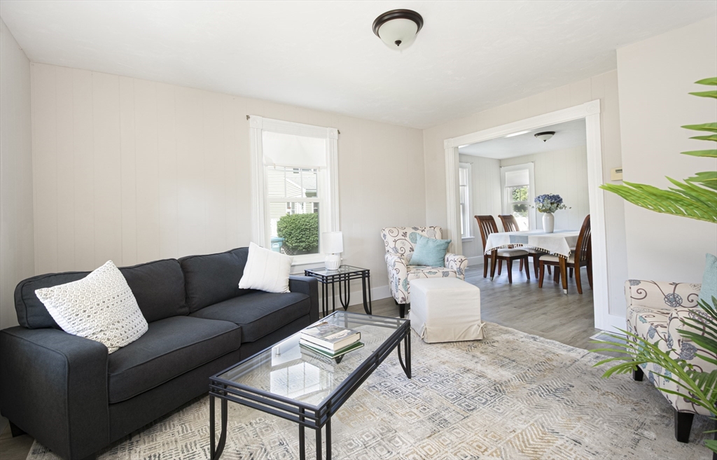 29 Maple Street, Unit 2 Uxbridge, MA 01569 - Photo 5 of 31 Gallery Image 5