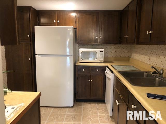 2012 Jeanette Lane, Unit B Springfield, IL 62702 - Photo 4 of 20