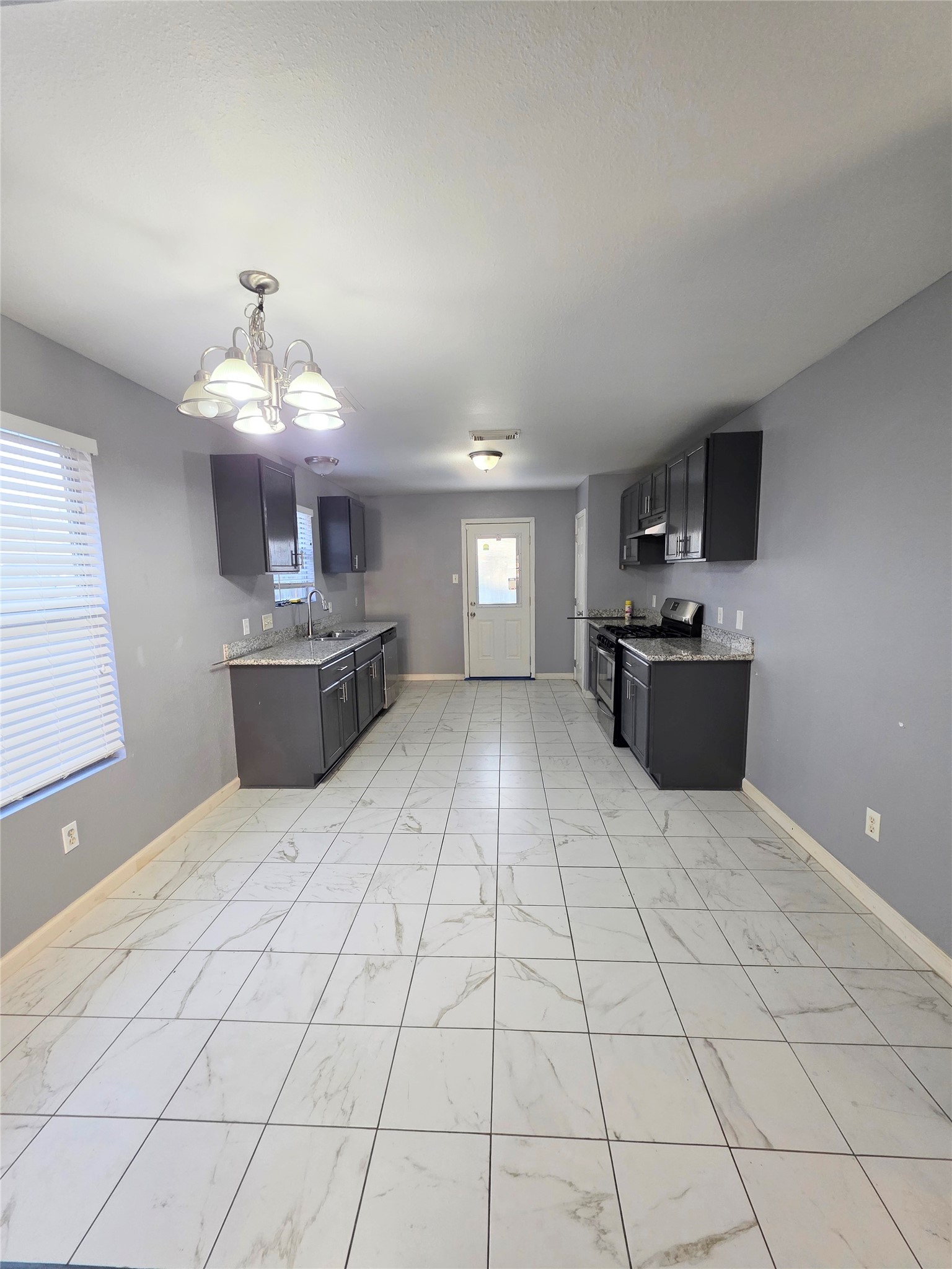 9514 Manorstone Court Houston, TX 77044 - Photo 3 of 9