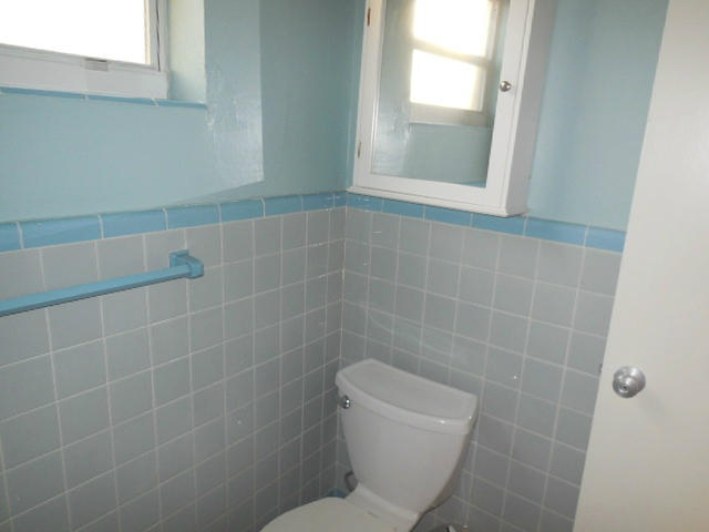 475 Enfield Street Boca Raton, FL 33487 - Photo 26 of 35 MEDICINE CABINET