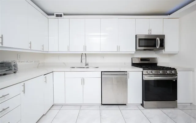 $3,500 | 2030 South Ocean Drive, Unit 227, Hallandale Beach, FL 33009