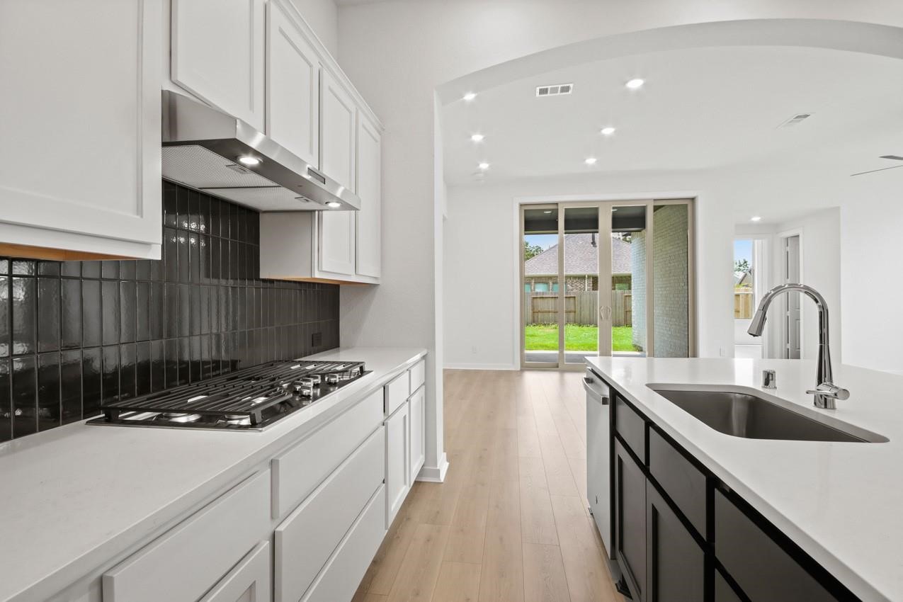 17847 Rojo Rocks Road Conroe, TX 77302 - Photo 6 of 24 Kitchen