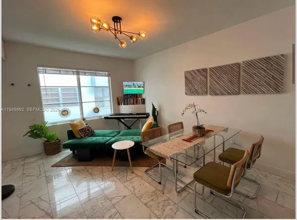 $2,500 | Flamingo-Lummus, Miami Beach, FL 33139