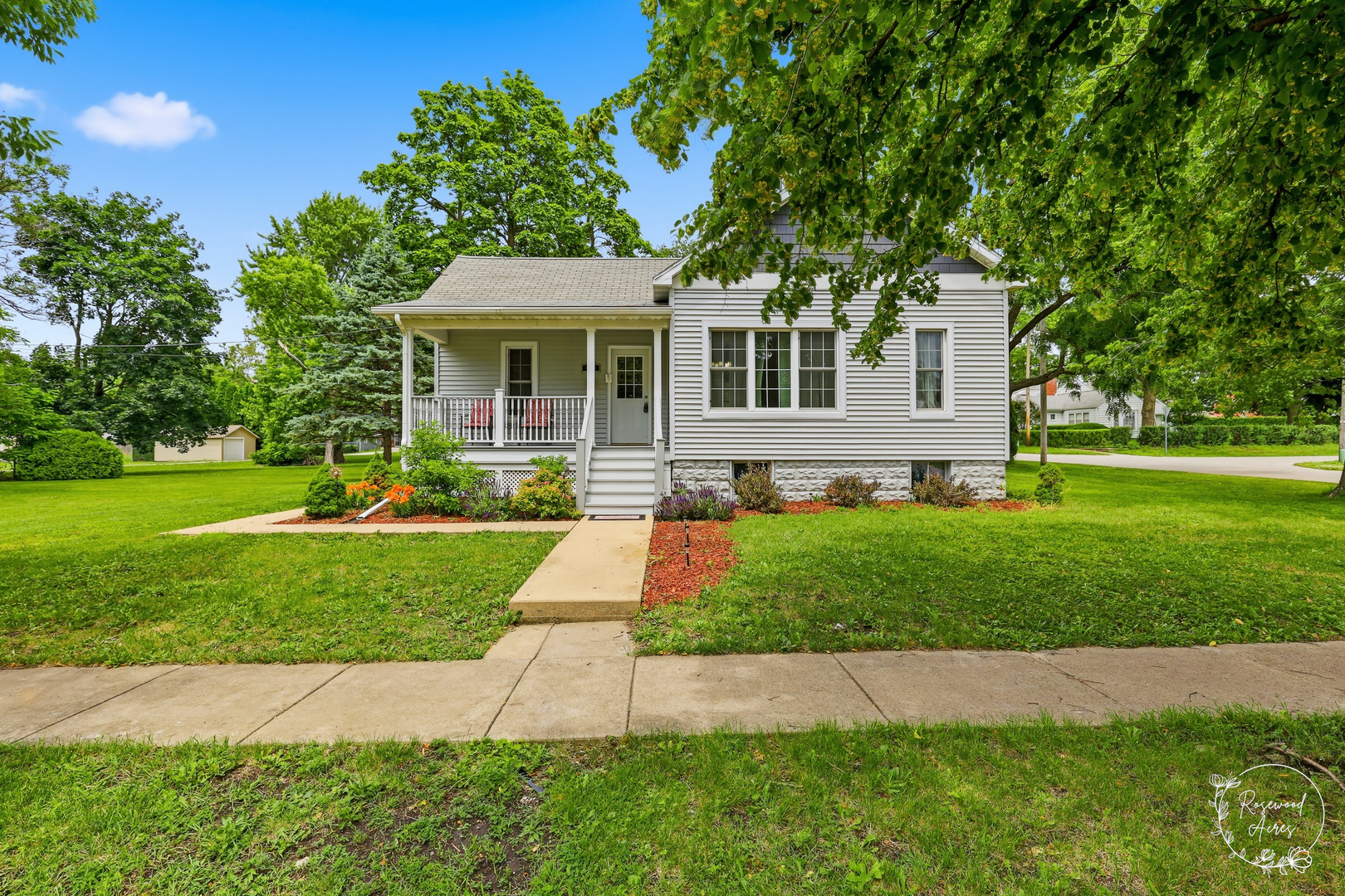 423 East Front Street Gilman, IL 60938 - Photo 1 of 29