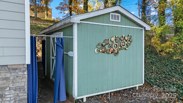 $585,000 | 579 Riverview Drive, Lexington, NC 27292