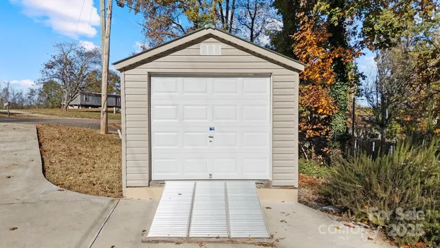 $585,000 | 579 Riverview Drive, Lexington, NC 27292