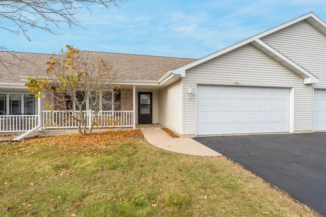 $274,900 | 2290 Patriot Lane, Unit B, Oshkosh, WI 54904
