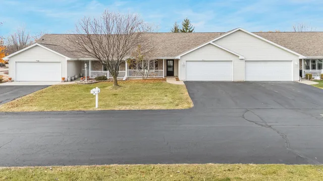 $274,900 | 2290 Patriot Lane, Unit B, Oshkosh, WI 54904