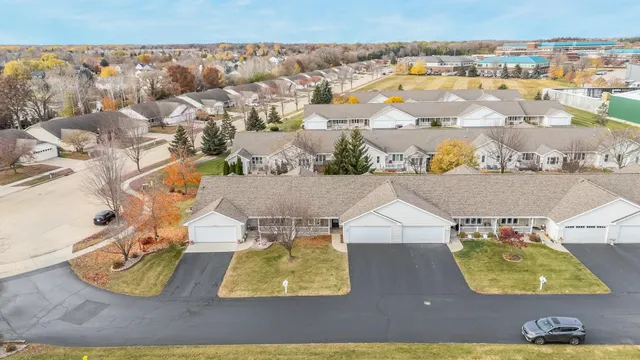 $274,900 | 2290 Patriot Lane, Unit B, Oshkosh, WI 54904