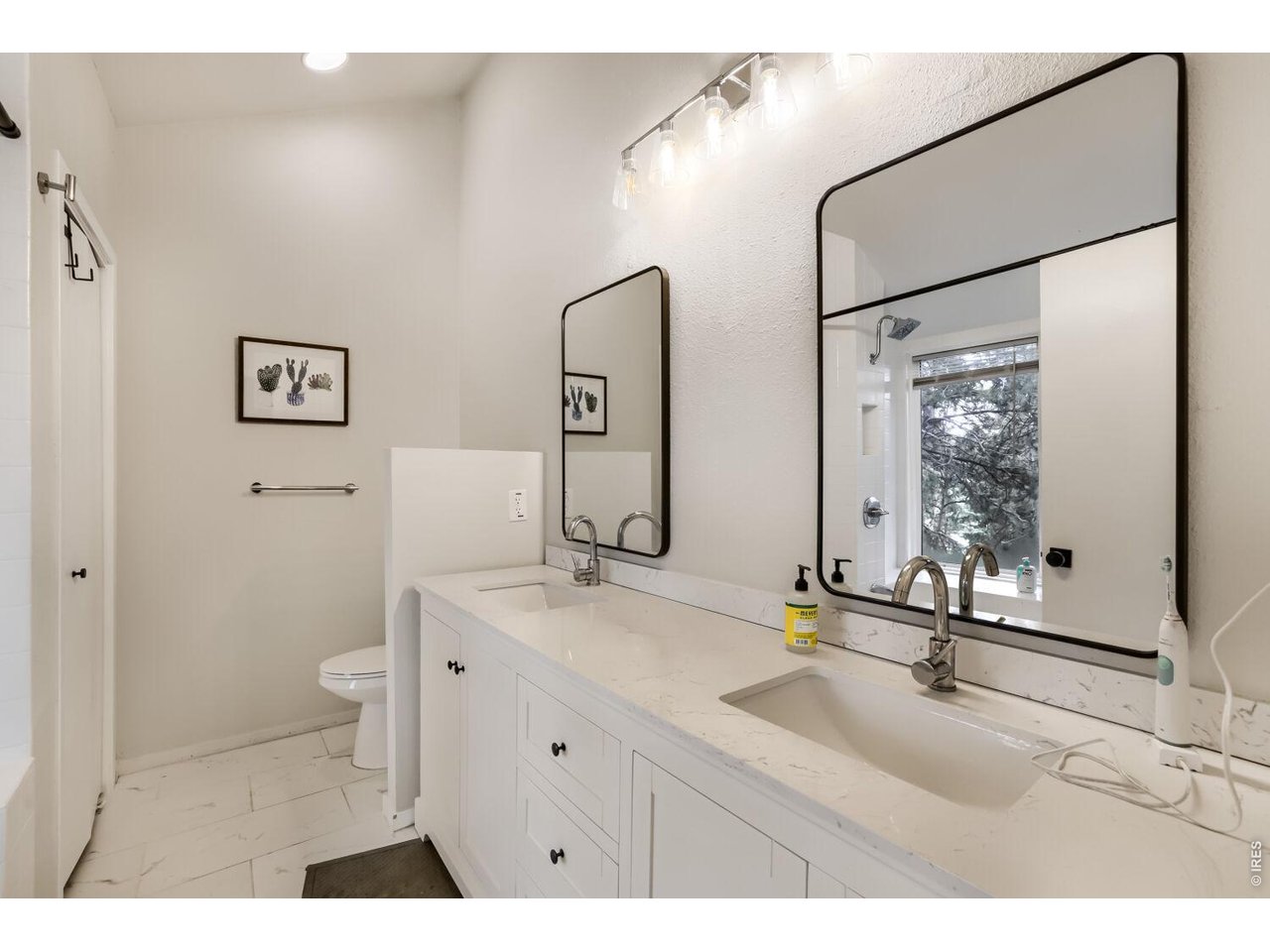 23551 Genesee Village Road, Unit H Golden, CO 80401 - Photo 9 of 24 Primary Bathroom