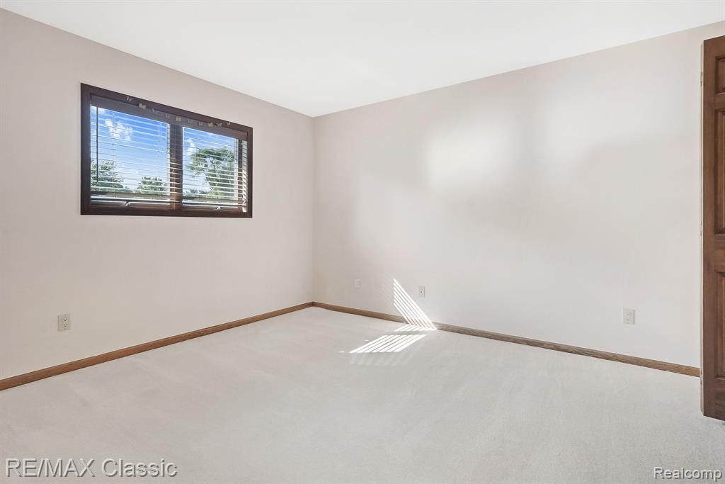 3049 Walnut Lake Road West Bloomfield, MI 48322 - Photo 40 of 53 Gallery Image 40