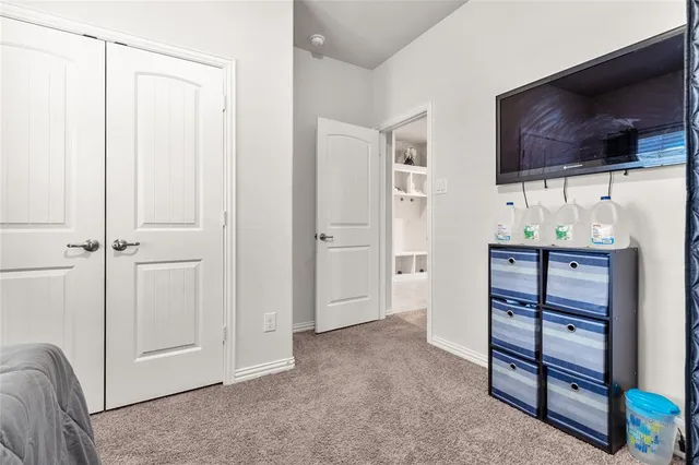 a view of a livingroom with furniture