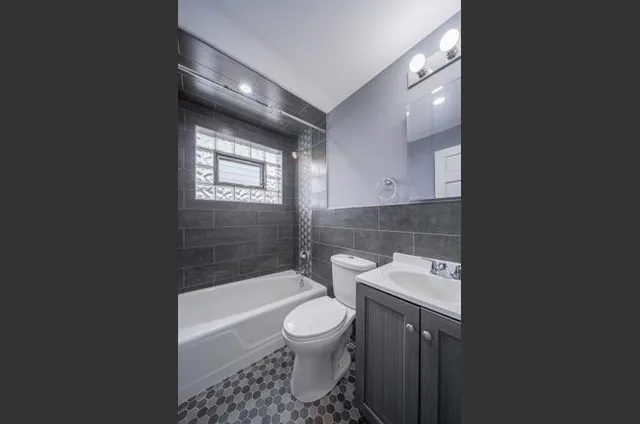 $1,650 | 15334 Doctor Martin Luther King Junior Drive, Unit 2E, Dolton, IL 60419