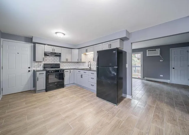 $1,650 | 15334 Doctor Martin Luther King Junior Drive, Unit 2E, Dolton, IL 60419