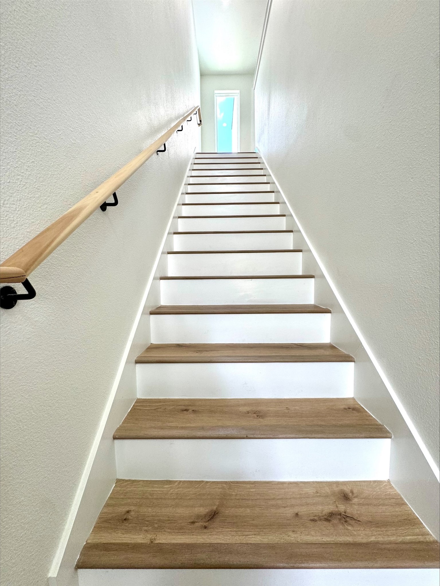 7322 Laredo Street Houston, TX 77020 - Photo 6 of 17 a view of entryway