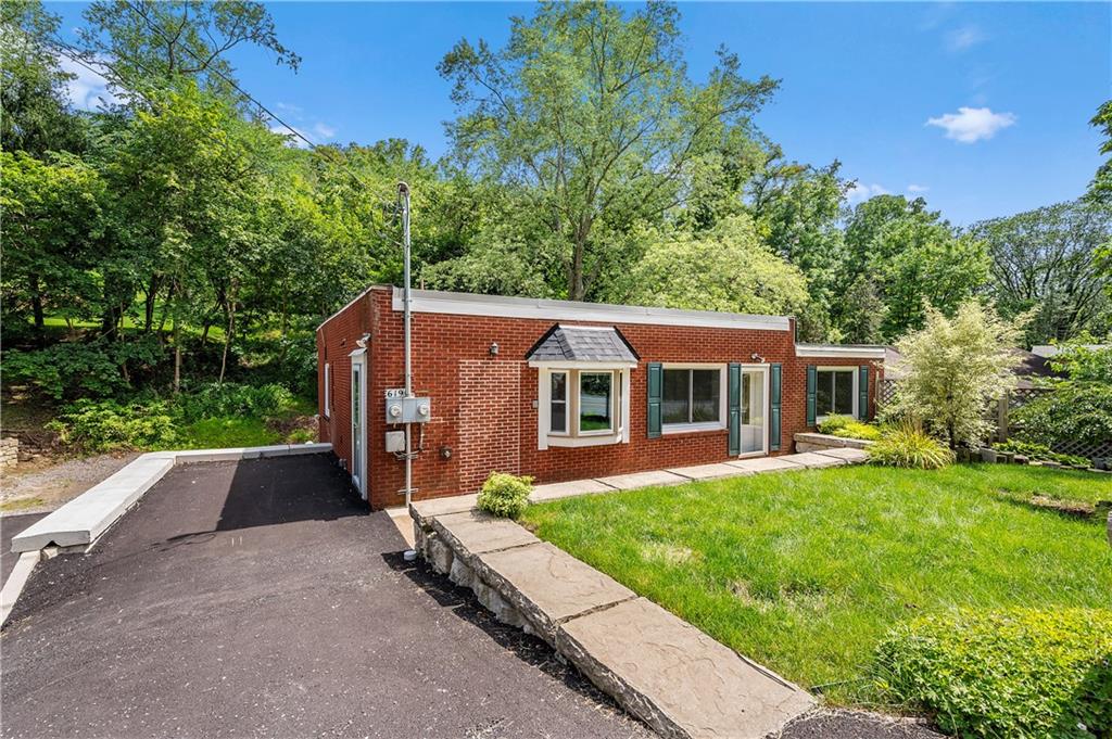 6190 Poketa Road Verona, PA 15147 - Photo 3 of 24 Gallery Image 3