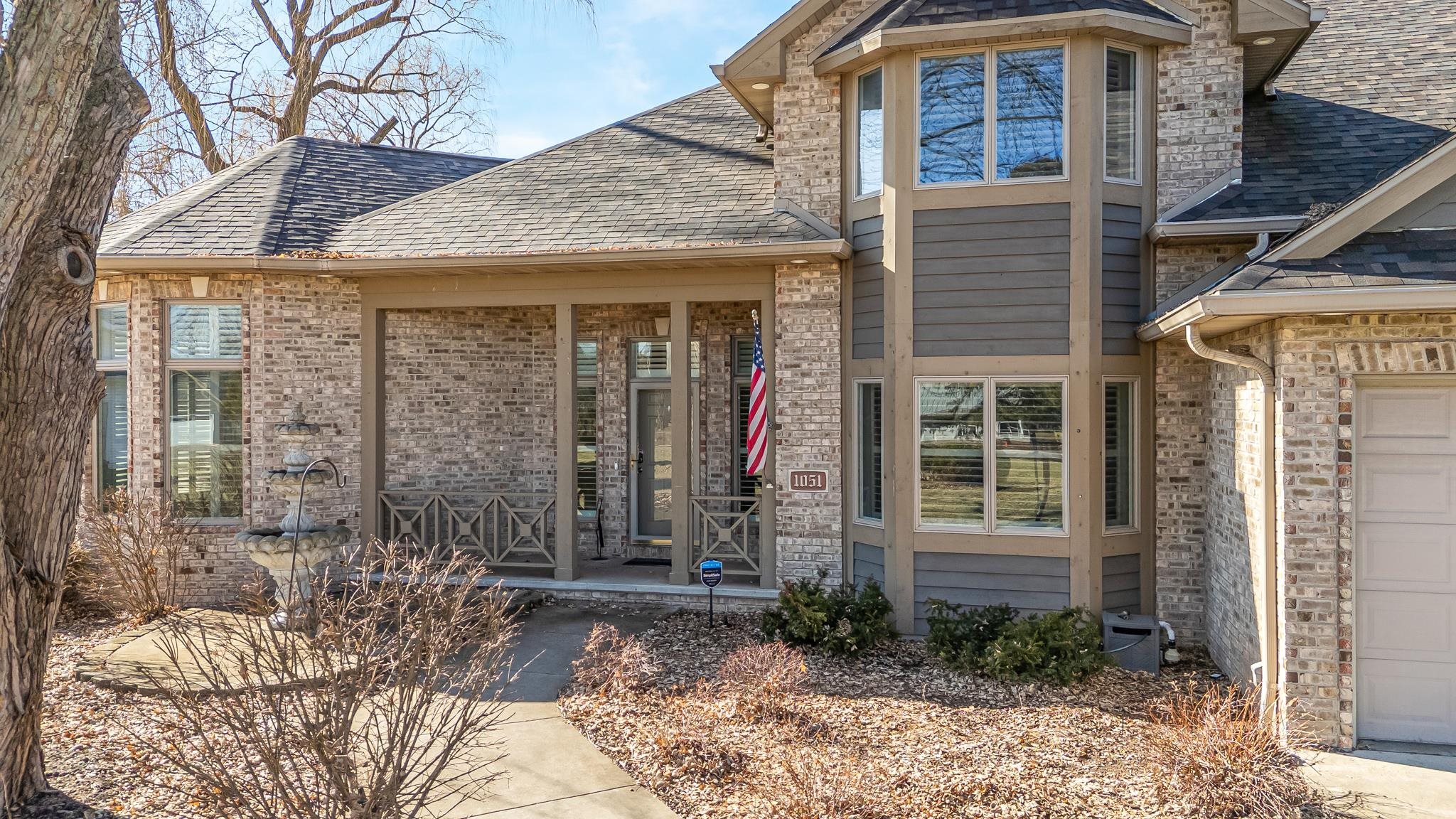 1051 South Oakwood Road Oshkosh, WI 54904 - Photo 3 of 59