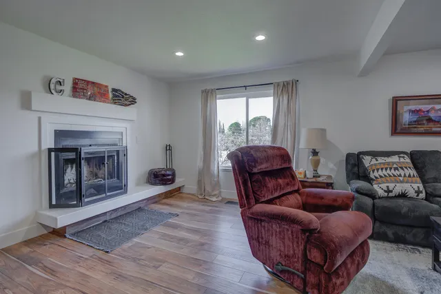 $389,000 | 3882 Fujiyama Way, Redding, CA 96001