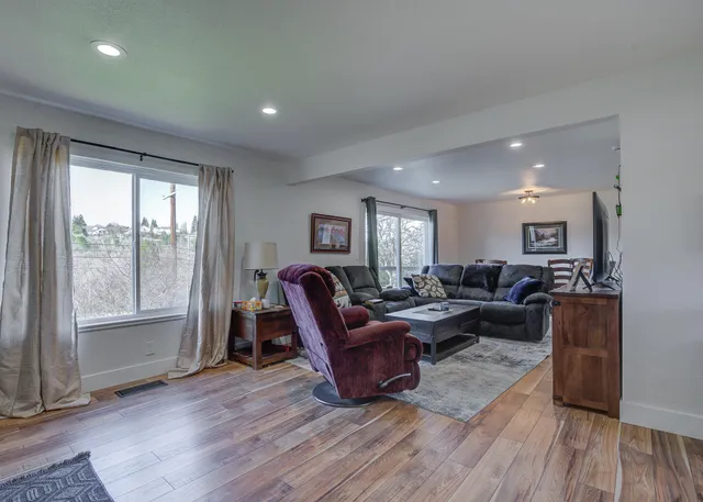 $389,000 | 3882 Fujiyama Way, Redding, CA 96001