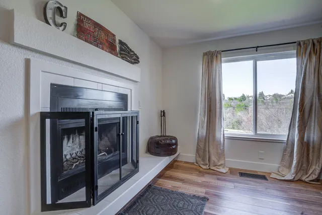 $389,000 | 3882 Fujiyama Way, Redding, CA 96001