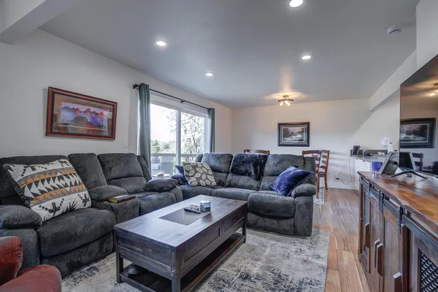 $389,000 | 3882 Fujiyama Way, Redding, CA 96001