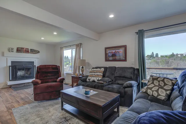 $389,000 | 3882 Fujiyama Way, Redding, CA 96001
