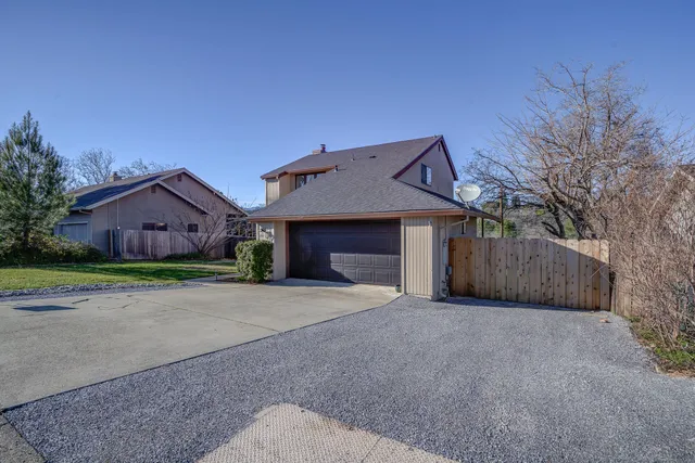 $389,000 | 3882 Fujiyama Way, Redding, CA 96001